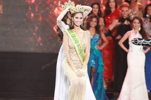 A khoi Le Quyen trang tay tai Miss Grand International 2015-Hinh-2